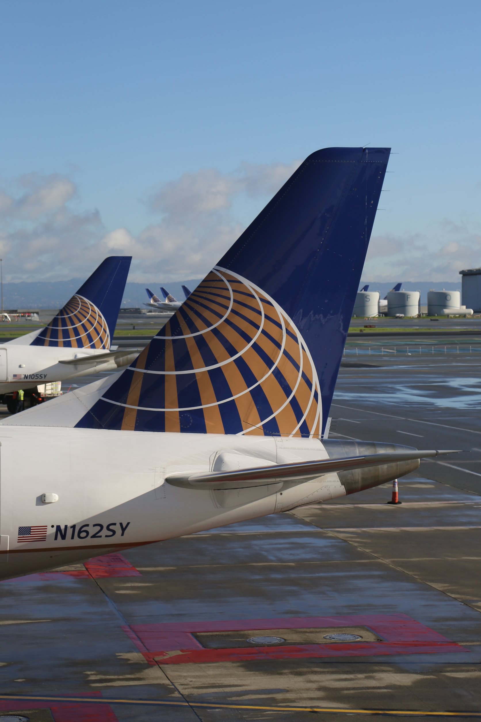 Photo of United Airlines planes on tarmac in San Francisco